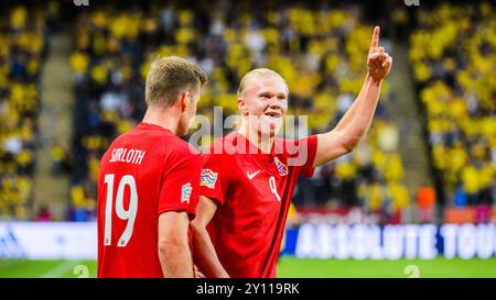 Norvegia Erling Haaland celebra il suo gol durante la partita della Nations League tra Svezia e Norvegia alla Friends Arena di Solna il 5 giugno 2022 Foto Stock