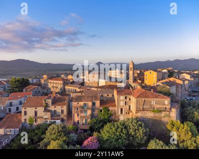 Vista sopraelevata della città vecchia, Porto Vecchio, Corse-du-Sud, Corsica, Francia Foto Stock