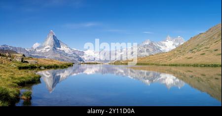 Vista dal lago Stellisee al Cervino Foto Stock