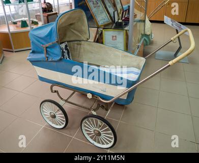 Dubna, Russia - 22 agosto 2023: Esposizione della storia della carrozza per bambini, Museo della storia dei missili da crociera, Dubna, regione di Mosca Foto Stock