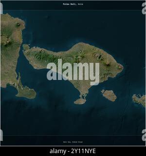 Pulau Bali nel mare di Bali, appartenente all'Indonesia, ritagliato in quadrato su un'immagine satellitare scattata il 10 luglio 2011 Foto Stock