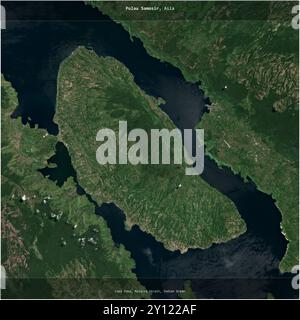 Pulau Samosir nel lago Toba, appartenente all'Indonesia, ritagliato in quadrato su un'immagine satellitare scattata il 30 giugno 2021 Foto Stock