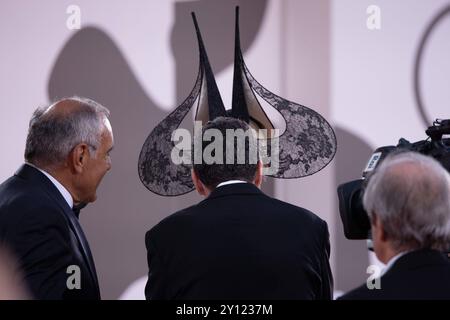 News - Joker: Folie a Deux - Red Carpet - la 81esima Mostra Internazionale d'Arte cinematografica di Venezia Alberto Barbera, Lady Gaga e il presidente della Biennale Pietrangelo Buttafuoco partecipano al tappeto rosso Joker: Folie a Deux durante la 81esima Mostra Internazionale d'Arte cinematografica di Venezia presso la sala grande il 4 settembre 2024 a Venezia. Foto: Cinzia Camela. Lido di Venezia Palazzo del Cinema Italia Copyright: XCinziaxCamelax/xLiveMediax LPN 1504131 Foto Stock