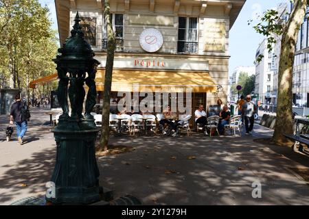 Parigi, Francia-01 settembre 2024 : Pepite è una panetteria e pasticceria artigianale, situata all'angolo tra rue Leon Frot e Boulevard Voltaire nel Foto Stock