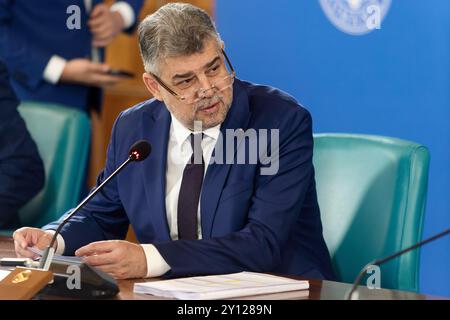 Bucarest, Romania. 4 settembre 2024: Marcel Ciolacu, primo ministro della Romania, guida la riunione del governo al Palazzo Vittoria, sede del governo rumeno. Crediti: Lucian Alecu/Alamy Live News Foto Stock