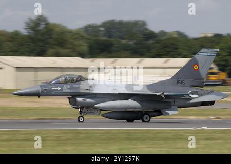 L'aeronautica militare rumena F-16 Fighting Falcon al Royal International Air Tattoo 2024. Foto Stock