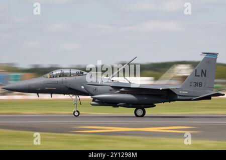 Un F-15E Strike Eagle dell'USAF arriva al Royal International Air Tattoo 2024. Foto Stock