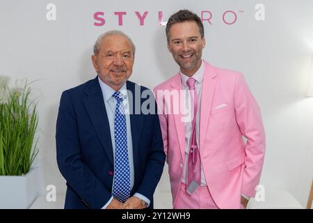 Londra, Regno Unito. 4 settembre 2024. Lord Alan Sugar e Tom Pellereau all'evento di lancio. Tom Pellereau lancia la sua ultima gamma di prodotti STYLPRO, tra cui l'innovativa maschera LED ad alte prestazioni e a costi contenuti. Tom Pellereau ha vinto l'edizione britannica di The Apprentice e ha ottenuto un investimento di 250.000 sterline da Lord Alan Sugar, uno degli imprenditori più noti del Regno Unito. Dopo 13 anni Tom e Lord Sugar sono ancora in affari insieme e il business ha visto una crescita significativa. (Foto di Phil Lewis/SOPA Images/Sipa USA) credito: SIPA USA/Alamy Live News Foto Stock