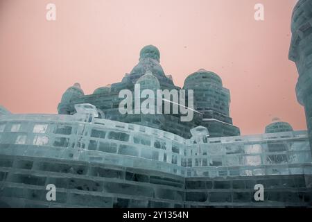 1 gennaio 2022, HARBIN, CINA. L'Harbin International Ice and Snow Sculpture Festival è un festival invernale annuale che si svolge ad Harbin, in Cina. E' il mondo la Foto Stock