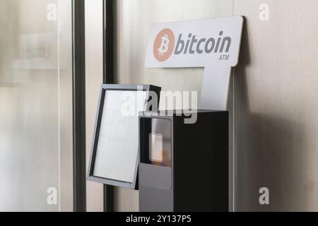 Bitcoin ATM, utilizzato per le operazioni di acquisto e di vendita cryptocurrencies Foto Stock