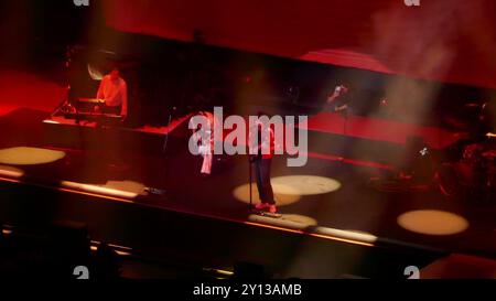 Inglewood, California, USA 28 agosto 2024 i cantanti/fratelli Henry Beasley e Pierre Beasley di Ball Brigada aprono il concerto Twenty One Pilots The Clancy World Tour all'Intuit Dome il 28 agosto 2024 a Inglewood, California, USA. Foto di Barry King/Alamy Stock Photo Foto Stock