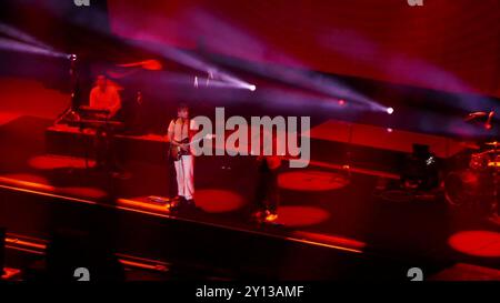 Inglewood, California, USA 28 agosto 2024 i cantanti/fratelli Henry Beasley e Pierre Beasley di Ball Brigada aprono il concerto Twenty One Pilots The Clancy World Tour all'Intuit Dome il 28 agosto 2024 a Inglewood, California, USA. Foto di Barry King/Alamy Stock Photo Foto Stock