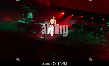 Inglewood, California, USA 28 agosto 2024 i cantanti/fratelli Henry Beasley e Pierre Beasley di Ball Brigada aprono il concerto Twenty One Pilots The Clancy World Tour all'Intuit Dome il 28 agosto 2024 a Inglewood, California, USA. Foto di Barry King/Alamy Stock Photo Foto Stock