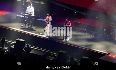 Inglewood, California, USA 28 agosto 2024 i cantanti/fratelli Henry Beasley e Pierre Beasley di Ball Brigada aprono il concerto Twenty One Pilots The Clancy World Tour all'Intuit Dome il 28 agosto 2024 a Inglewood, California, USA. Foto di Barry King/Alamy Stock Photo Foto Stock