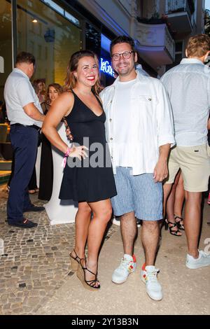 Grand Opening - le Consulat Sarah Tkotsch und Thomas Drechsel beim Grand Opening Bistrot Restaurant le Consulat AM 04.09.2024 a Berlino. *** Grande apertura le Consulat Sarah Tkotsch e Thomas Drechsel al Grand Opening Bistrot Restaurant le Consulat il 04 09 2024 a Berlino Copyright: XEventpressxKochanx Foto Stock