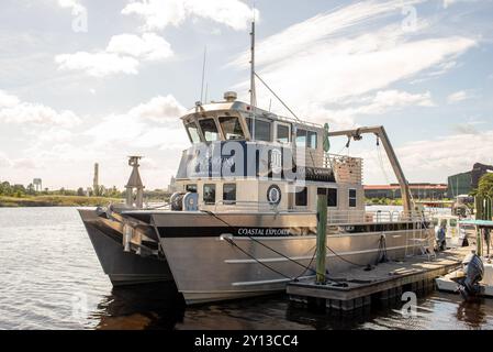 La storica Georgetown, South Carolina, offre interessanti negozi al dettaglio, caffè, ristoranti, bar e attività nautiche. Foto Stock