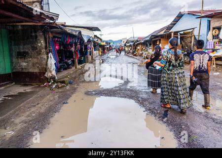 Strada principale, Lancetillo, la Parroquia, area di Reyna, Quiche, Guatemala, America centrale. Foto Stock