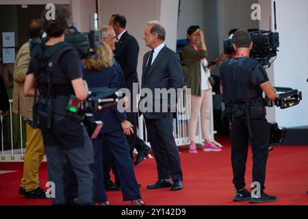 Venezia, Italia. 4 settembre 2024. 81° Mostra cinematografica di Venezia a Venezia, Italia, il 4 settembre 2024. Prima "Joker: Folie A Deux" Alberto BARBERA, Vincent Lindon, 81. Internationale Filmfestspiele Venedig 2024 - Premiere 'jouer Avec le Feu' (il figlio tranquillo) - 20240904 PD12465 credito: APA-PictureDesk/Alamy Live News Foto Stock