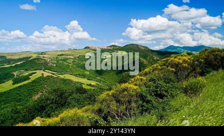 Castello e borgo medievale di Monteverde Irpino, Avellino, Campania. Italia Foto Stock