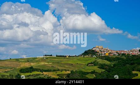 Castello e borgo medievale di Monteverde Irpino, Avellino, Campania. Italia Foto Stock