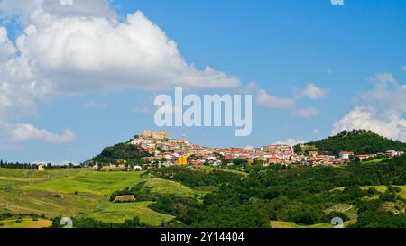 Castello e borgo medievale di Monteverde Irpino, Avellino, Campania. Italia Foto Stock