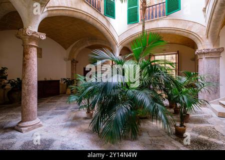 Cortile del palazzo dell'ospedale San Pere i San Bernat, Palma, Maiorca, Isole Baleari, Spagna. Foto Stock