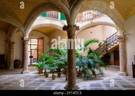 Cortile del palazzo dell'ospedale San Pere i San Bernat, Palma, Maiorca, Isole Baleari, Spagna. Foto Stock