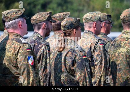 Todendorf, Germania, 4. Settembre 2024 Soldaten der Flugabwehrraketengruppe 61 bei der Übergabe eines IRIS-T Raketensystems **** Todendorf, Germania, 4 settembre 2024 soldati del gruppo missilistico di difesa aerea 61 alla consegna di un sistema missilistico IRIS T. Foto Stock