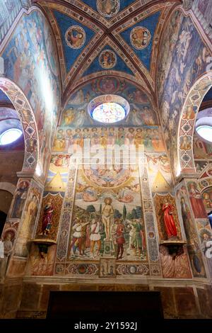 Martirio di San Sebastiano, Martirio di San Sebastiano, affresco di Benozzo Gozzoli, interno con affreschi della Collegiata di Santa Maria Assunta Foto Stock