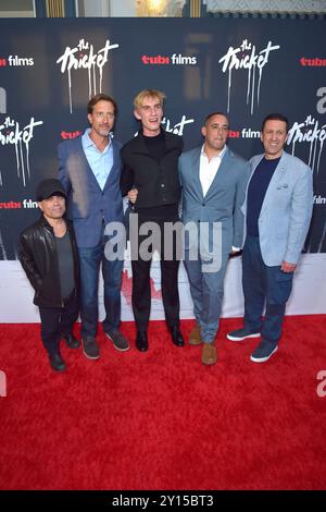 Peter Dinklage, David Ginsberg, Levon Hawke, Elliott Lester und Adam Lewinson bei der Weltpremiere des Kinofims The Thicket im AMC The Grove. Los Angeles, 04.09.2024 *** Peter Dinklage, David Ginsberg, Levon Hawke, Elliott Lester e Adam Lewinson alla prima mondiale del film The Thicket all'AMC The Grove Los Angeles, 04 09 2024 foto:xD.xStarbuckx/xFuturexImagex thicket 4893 Foto Stock