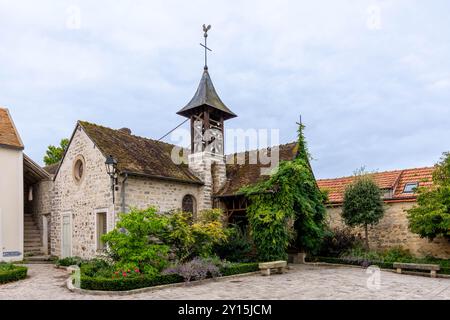 Vista esterna della cappella Notre-Dame-de-la-Persévérance, detta anche cappella Saint-Paul, situata in grande Rue nel villaggio turistico di Barbizon, Francia Foto Stock