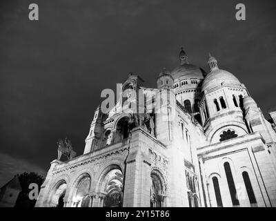 Bianco e nero, il Sacro cuore, al tramonto, Montmartre, Parigi, Francia, Europa, UE. Foto Stock