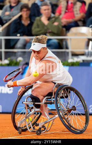 Parigi, Francia. 5 settembre 2024. PARIGI, FRANCIA - 5 SETTEMBRE: I Paesi Bassi Aniek van Koot gareggiano nella finale del doppio femminile durante l'8° giorno del Wheelchair Tennis - Parigi 2024 Giochi Paralimpici estivi al Roland Garros il 5 settembre 2024 a Parigi, Francia. (Foto di Joris Verwijst/Agenzia BSR) credito: Agenzia BSR/Alamy Live News Foto Stock