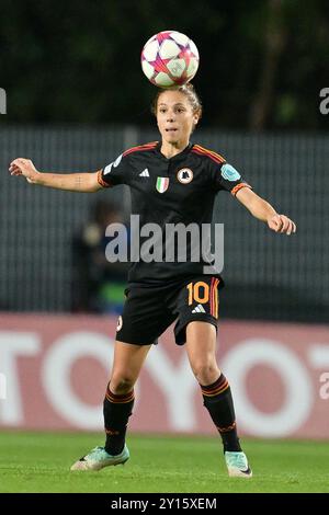 Roma, Italia. 23 novembre 2023. Foto Alfredo Falcone/LaPresse 23 novembre 2023 - Roma, Italia - sport, calcio - Roma vs Ajax - UEFA Women Champions League 2023-2024 - Stadio tre Fontane. Nella foto:Manuela Giugliano (AS Roma) foto Alfredo Falcone/LaPresse 23 novembre 2023 Roma, Italia - sport, calcio - Roma vs Ajax - UEFA Women's Champions League 2023-2024 - Stadio tre Fontane. Nella foto: Manuela Giugliano (COME Roma) credito: LaPresse/Alamy Live News Foto Stock