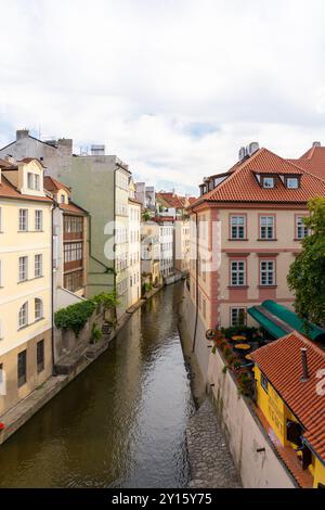 Canale del Diavolo (Praga Certovka) a Mala strana, Praga, Repubblica Ceca. Foto Stock