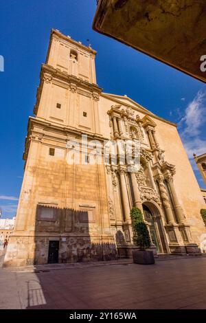 Basilica di Santa Maria, XVII secolo, facciata principale dello scultore Nicolas de Bussy, Barocco valenciano, Elche, Comunità valenciana. Foto Stock