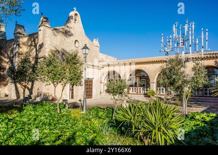 Creu de les Creus, Jaume Falconer e il fabbro Toni Sastre, idea dell'albero della scienza di Ramon Llull, Santuario di cura, montagna di Randa, Algaida, Maiorca, isole Baleari, Spagna. Foto Stock