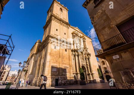 Basilica di Santa Maria, XVII secolo, facciata principale dello scultore Nicolas de Bussy, Barocco valenciano, Elche, Comunità valenciana. Foto Stock