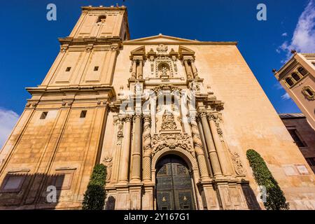 Basilica di Santa Maria, XVII secolo, facciata principale dello scultore Nicolas de Bussy, Barocco valenciano, Elche, Comunità valenciana. Foto Stock