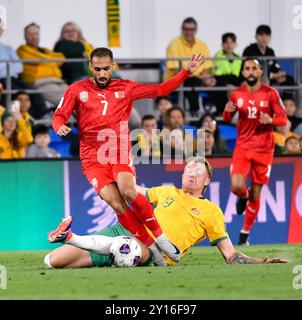 Gold Coast, Australia. 9 settembre 2024, Harry Souttar affronta Ali Madan durante le qualificazioni asiatiche ai Mondiali FIFA 2026, Australia contro Bahrain. Crediti: Kleber Osorio/Alamy Live News Foto Stock