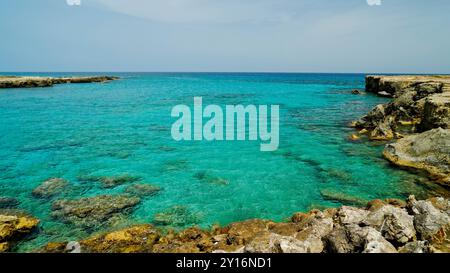 San Foca, Grotta della poesia e Torre di Roca Vecchia, LSalento, Lecce, Puglia, Italia Foto Stock