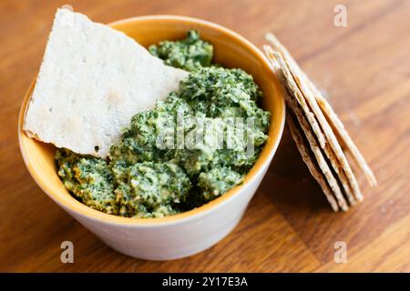 In casa Kale Pesto Foto Stock