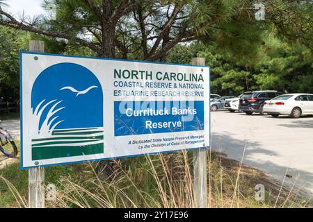 Corolla, North Carolina - 1 settembre 2024: Cartello di benvenuto presso l'area escursionistica marittima di Currituck Banks Estuaine nelle Outer Banks del North Carolina Foto Stock