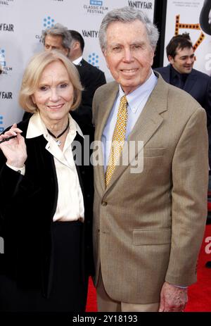 Eva Marie Saint e Jeffrey Hayden al TCM Classic Film Festival Gala Screening of 'Cabaret' del 2012 tenutosi al Grauman's Chinese Theater di Hollywood il 12 aprile 2012. Foto Stock