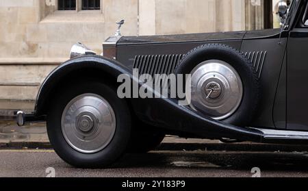 Rolls-Royce Phantom II Continental classica in una strada di Cambridge in una giornata di pioggia Foto Stock