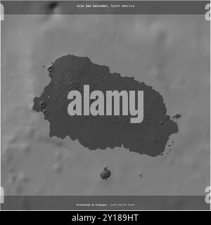 Isla San Salvador, nell'Oceano Pacifico meridionale, appartenente all'Ecuador, si è ritagliata in piazza su una mappa di elevazione a due livelli Foto Stock