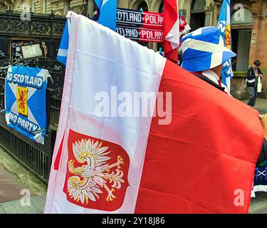 Glasgow, Scozia, Regno Unito. 5 settembre 2024. I tifosi polacchi sono scesi al pub "The Bank" in george Square, nel centro della città, prima della partita di stasera ad hampden con la scozia. Credit Gerard Ferry/Alamy Live News Foto Stock