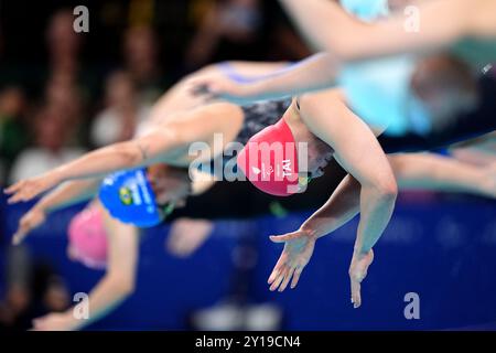 Alice Tai della Gran Bretagna durante la finale femminile 50m Freestyle S8 alla Paris la Defense Arena il giorno otto dei Giochi Paralimpici estivi di Parigi 2024. Data foto: Giovedì 5 settembre 2024. Foto Stock