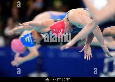 Alice Tai della Gran Bretagna durante la finale femminile 50m Freestyle S8 alla Paris la Defense Arena il giorno otto dei Giochi Paralimpici estivi di Parigi 2024. Data foto: Giovedì 5 settembre 2024. Foto Stock