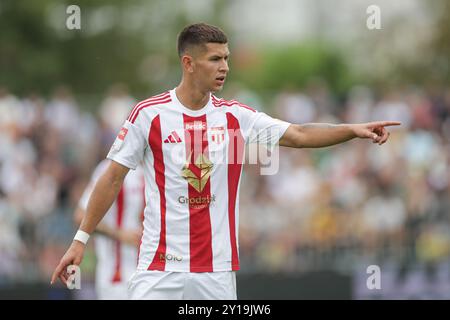 Cracovia, Polonia. 1 settembre 2024. Jakub Lis di Wieczysta Cracovia visto in azione durante la partita di calcio polacca Betclic 2 League 2024/2025 tra Wieczysta Cracovia e Pogon Grodzisk Mazowiecki allo stadio Wieczysta. Punteggio finale; Wieczysta Krakow 1:1 Pogon Grodzisk Mazowiecki. (Foto di Grzegorz Wajda/SOPA Images/Sipa USA) credito: SIPA USA/Alamy Live News Foto Stock